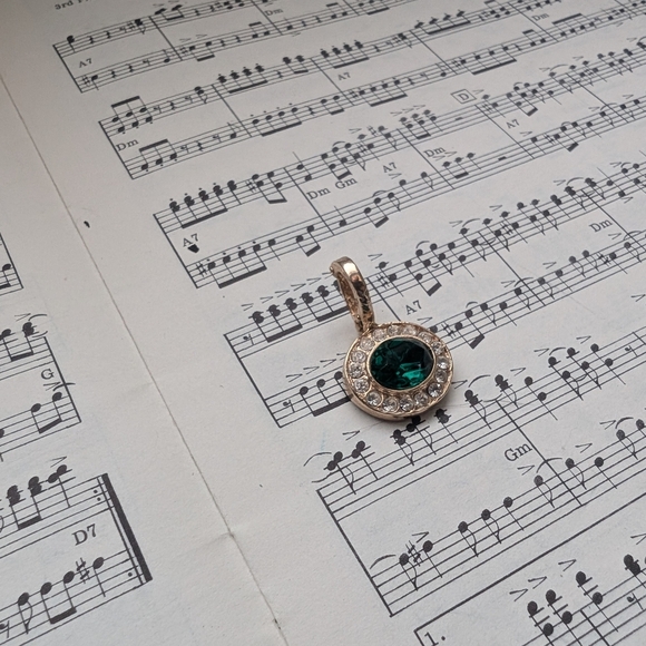 Gold and Green Pendant Necklace Charm - Picture 3 of 7